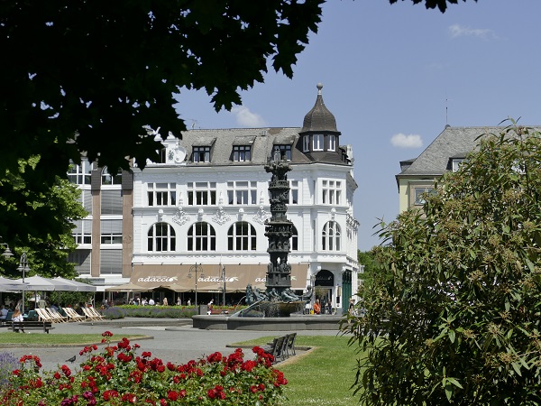 Görresplatz in Koblenz mit der Historiensäule