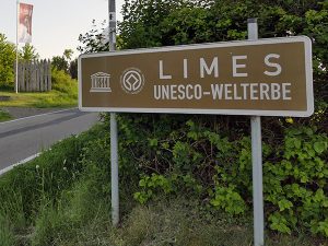 Ferienwohnung Mittelrhein Ausstattung 17 Braunes Schild mit der Aufschrift Limes Unesco-Welterbe