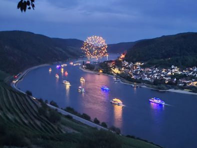 rhein in flammen schiffsconvoi mittelrhein